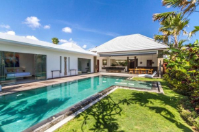  Villa Tira  Kuta